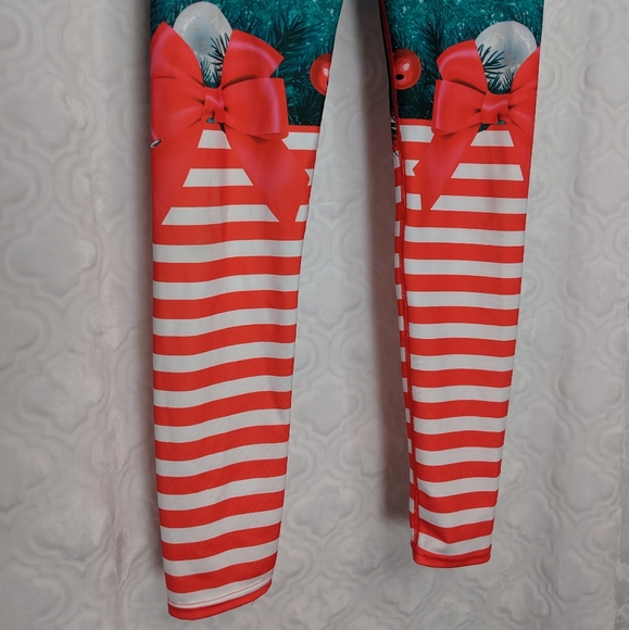 High-waist Candy Stripe Christmas Workout Leggings - Picture 7 of 7